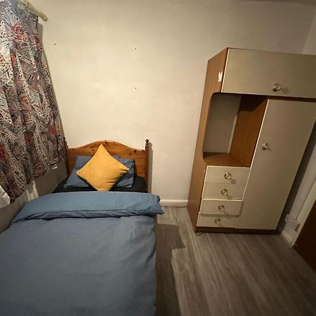 Stevenage Town Centre Hostel - Budget Single Room エクステリア 写真