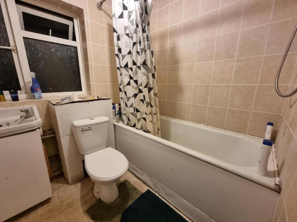 Stevenage Town Centre Hostel - Budget Single Room エクステリア 写真